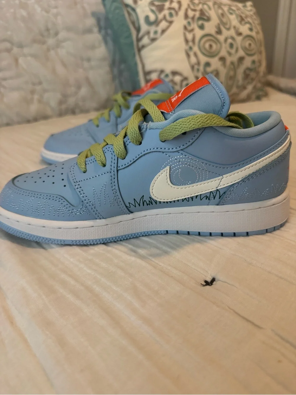 Nike Air Jordan low- girls shoe NEW WITHOUT BOX.